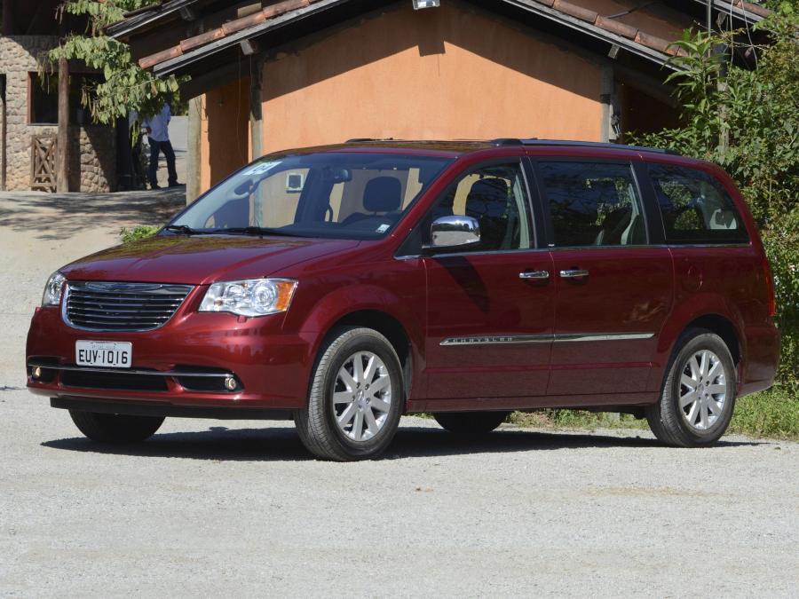  Chrysler Town & Country 2010 года  (фото 14 из 19)